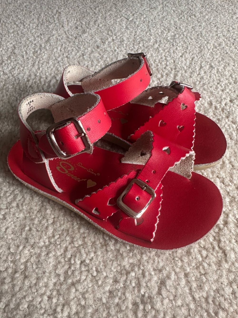 Saltwater girl’s Sweetheart Sandals size 7!